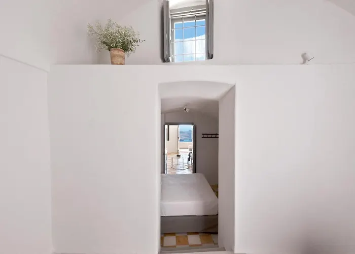 Ikia Kriton Nyaraló *