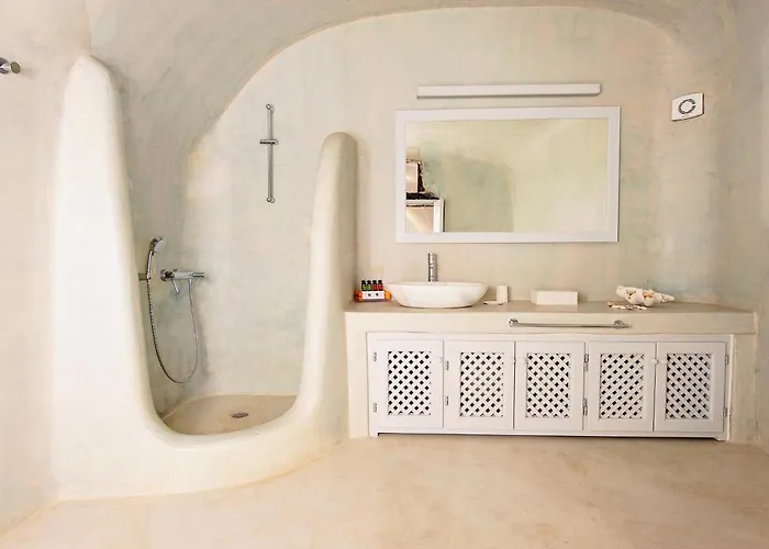 Nyaraló Ikia Kriton *