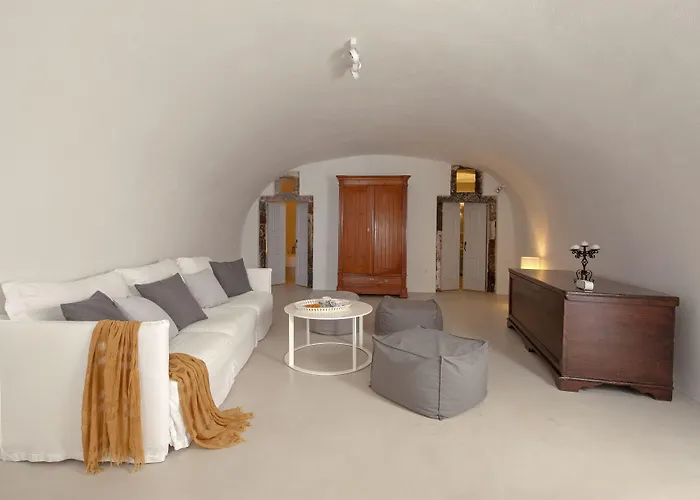 Nyaraló Ikia Kriton *