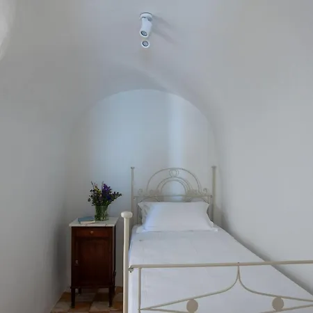 이키아 크리톤 이메로비글리